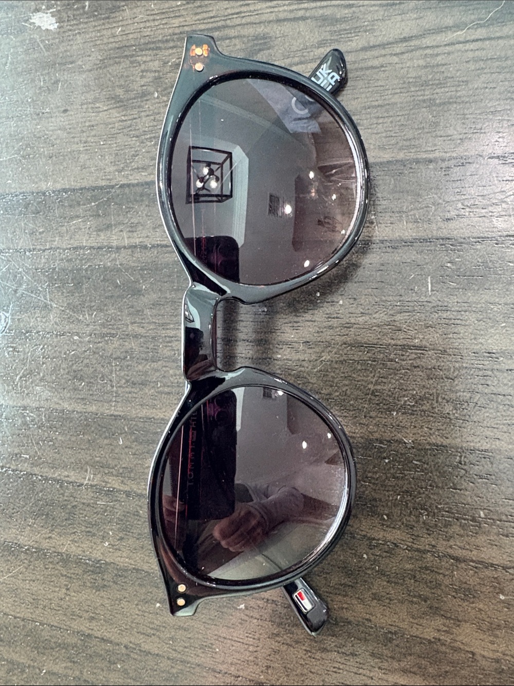 Tommy Hilfiger Black Round Sunglasses with Dark Lenses